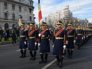 Aspecte de la Ceremonia de depuneri de coroane și jerbe de flori de la Monumentul Eroilor Revoluției Române din Piața Universității Foto:Marian Mihăescu