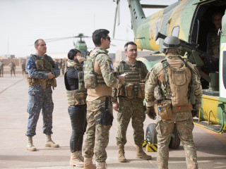 Vizită de lucru a comandantului CFI în Baza Camp Castor din Mali Foto:Bogdan Aaron Pantilimon