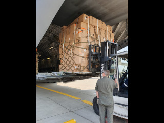 Transport aerian cu 45 de tone de echipamente medicale din Coreea de Sud, cu o aeronavă NATO Foto: