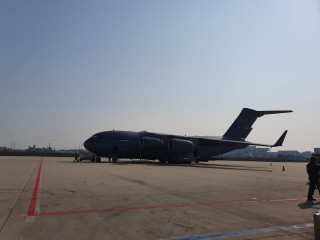 Transport aerian cu 45 de tone de echipamente medicale din Coreea de Sud, cu o aeronavă NATO Foto: