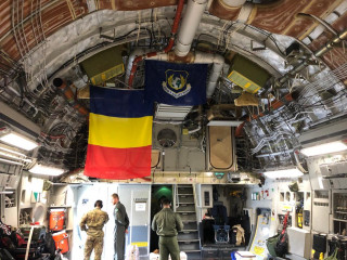 Transport aerian cu 45 de tone de echipamente medicale din Coreea de Sud, cu o aeronavă NATO Foto: