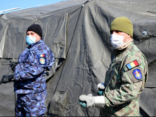 Instalarea unui spital modular de izolare și tratament la Constanța Foto:
