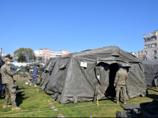 Instalarea unui spital modular de izolare și tratament la Constanța Foto: