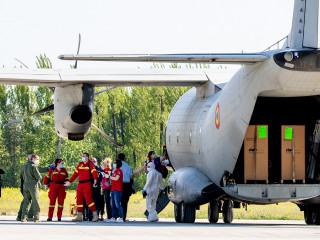 Misiune a Forțelor Aeriene Române de transport persoane și echipament medical din Italia Foto: