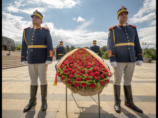 ceremonia de depunere de coroane de flori de la Mormântul Ostașului Necunoscut, cu ocazia Zilei Eroilor <br/> Foto: Laurențiu Turoi