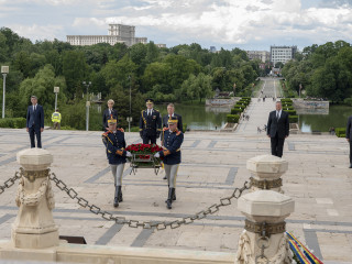 ceremonia de depunere de coroane de flori de la Mormântul Ostașului Necunoscut, cu ocazia Zilei Eroilor <br/> Foto: Laurențiu Turoi