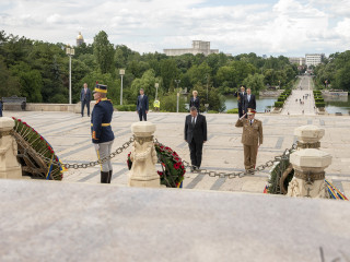 ceremonia de depunere de coroane de flori de la Mormântul Ostașului Necunoscut, cu ocazia Zilei Eroilor <br/> Foto: Laurențiu Turoi