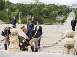 ceremonia de depunere de coroane de flori de la Mormântul Ostașului Necunoscut, cu ocazia Zilei Eroilor <br/> Foto: Laurențiu Turoi
