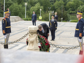 ceremonia de depunere de coroane de flori de la Mormântul Ostașului Necunoscut, cu ocazia Zilei Eroilor <br/> Foto: Laurențiu Turoi