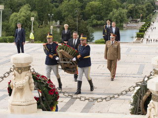 ceremonia de depunere de coroane de flori de la Mormântul Ostașului Necunoscut, cu ocazia Zilei Eroilor <br/> Foto: Laurențiu Turoi