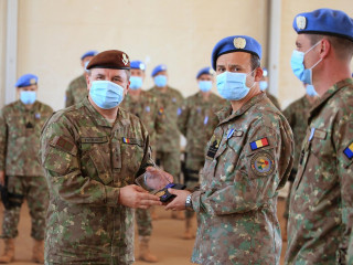 Medalierea militarilor români din Mali de către șeful Statului Major al Apărării Foto:Laurențiu Turoi