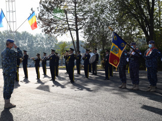 Locțiitorul șefului Statului Major al Apărării, la decorarea Drapelului de Luptă al Flotilei Fluviale <br/> Foto: 