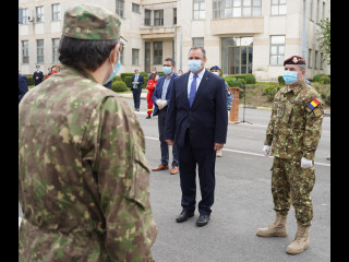 Aspecte de la întâmpinarea detașamentului, la Albița <br/> Foto: Turoi Laurențiu