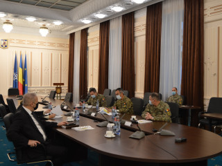 Videoconferință a conducerii MApN cu echipele de comandă ale detașamentelor aflate în misiuni externe Foto:Costel Pătrașcu