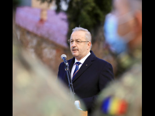 Înmânarea Drapelului de Luptă Batalionului 400 Sprijin „Feleacu” Foto:Laurențiu Turoi