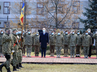 Înmânarea Drapelului de Luptă Batalionului 400 Sprijin „Feleacu” Foto:Laurențiu Turoi