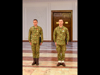 „Emblema de Onoare a Statului Major al Apărării” pentru câștigătorii competiției „Best Warrior” Foto:Alexandru Badea