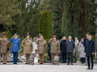 șeful Statului Major al Apărării, vizită în Slovenia - Ceremonie militară în cimitirul Žale din Ljubljana Foto:Laurențiu Turoi