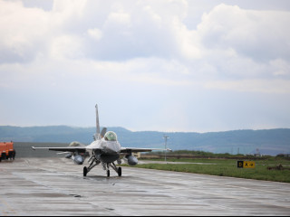 Înzestrarea cu trei aeronave F-16 Fighting Falcon a Escadrilei 48 Vânătoare Foto:Bogdan Pantilimon