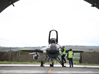 Înzestrarea cu trei aeronave F-16 Fighting Falcon a Escadrilei 48 Vânătoare Foto:Bogdan Pantilimon