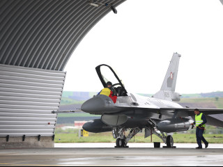 Înzestrarea cu trei aeronave F-16 Fighting Falcon a Escadrilei 48 Vânătoare Foto:Bogdan Pantilimon