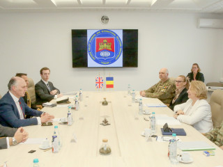 Vizită la MApN a ministrului de stat britanic pentru Forțele Armate Foto:Valentin Ciobîrcă