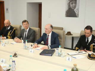 Vizită la MApN a ministrului de stat britanic pentru Forțele Armate Foto:Valentin Ciobîrcă