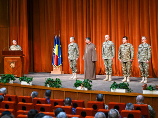 Noi titulari numiți în funcțiile de șef al Statului Major al Forțelor Aeriene, director al Statului Major al Apărării și șef al Secției Asistență Religioasă Foto:Alexandru Badea