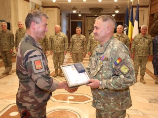 Distincție militară franceză conferită locțiitorului șefului Statului Major al Apărării Foto:Alexandru Badea