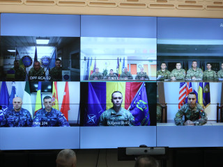 Videoconferință cu militarii români din teatrele de operații  Foto:Valentin Ciorbîrcă