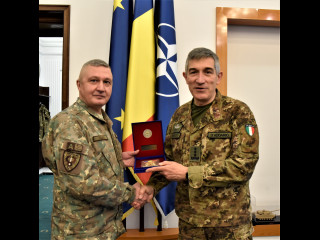 Întrevederi cu comandantul Comandamentului Aliat Întrunit de la Napoli și comandantul Corpului NATO de Dislocare Rapidă - Italia Foto:Costel Pătrașcu