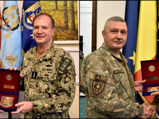 Întrevederi cu comandantul Comandamentului Aliat Întrunit de la Napoli și comandantul Corpului NATO de Dislocare Rapidă - Italia Foto:Costel Pătrașcu