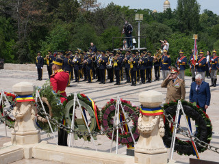 Ceremonie militară dedicată Zilei Eroilor la Mormântul Ostașului Necunoscut Foto:Cristi Dobre