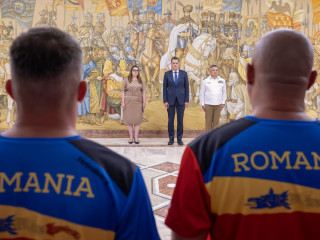 Distincție militară acordată consulului general al României la Vancouver, E.S. Gabriel Rotaru Foto:Alexandru Badea