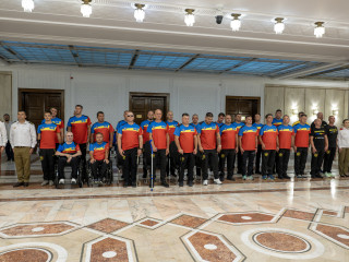 Distincție militară acordată consulului general al României la Vancouver, E.S. Gabriel Rotaru Foto:Alexandru Badea