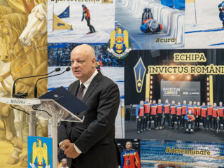 Distincție militară acordată consulului general al României la Vancouver, E.S. Gabriel Rotaru Foto:Alexandru Badea