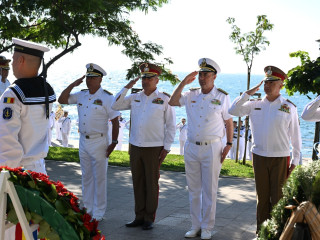 Ceremonia militară organizată la Monumentul „Crucea Marinarilor” din Constanța  Foto:MApN
