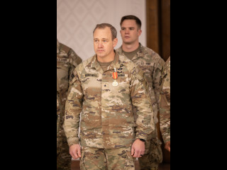 Înmânare a Emblemei de Onoare a Statului Major al Apărării Foto:Alexandru Badea