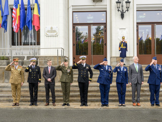 Vizita comandantului Comandamentului Forțelor Întrunite Aliate din Napoli la sediul Ministerului Apărării NaționaleVizita comandantului Comandamentului Forțelor Întrunite Aliate din Napoli la sediul Ministerului Apărării Naționale Foto:Alexandru Badea
