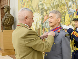 Ceremonie de înmânare a Ordinului Național „Steaua României”