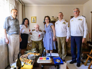 Înmânarea Emblemei de Onoare a Statului Major al Apărării generalului în retragere Octavian Leru Foto:Alexandru Badea