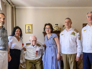 Înmânarea Emblemei de Onoare a Statului Major al Apărării generalului în retragere Octavian Leru