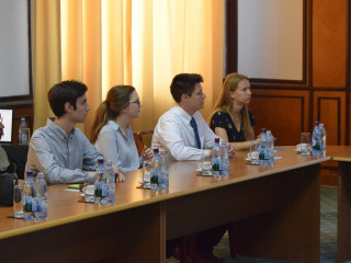 Aspecte din timpul întrevederii Foto: