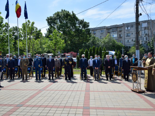 Ceremonie militară la statuia ecvestră a Domnitorului Mihai Viteazul Foto:Brigada 30 Gardă