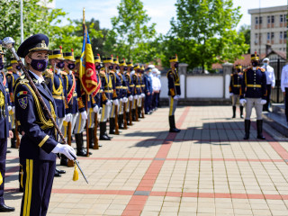 Ceremonie militară la statuia ecvestră a Domnitorului Mihai Viteazul Foto:Brigada 30 Gardă
